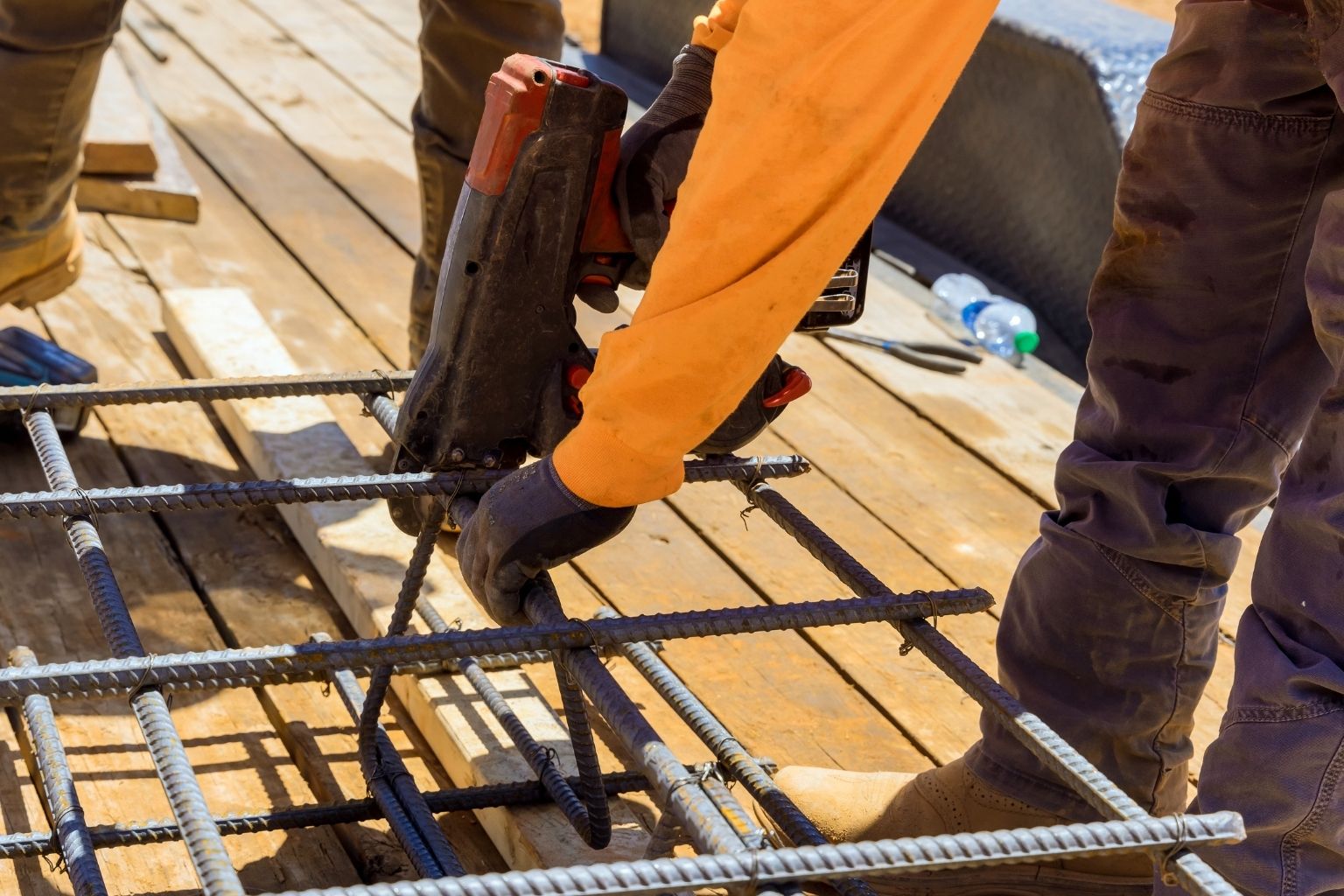 Pantaloni da lavoro: guida alla scelta del modello più resistente e comodo!