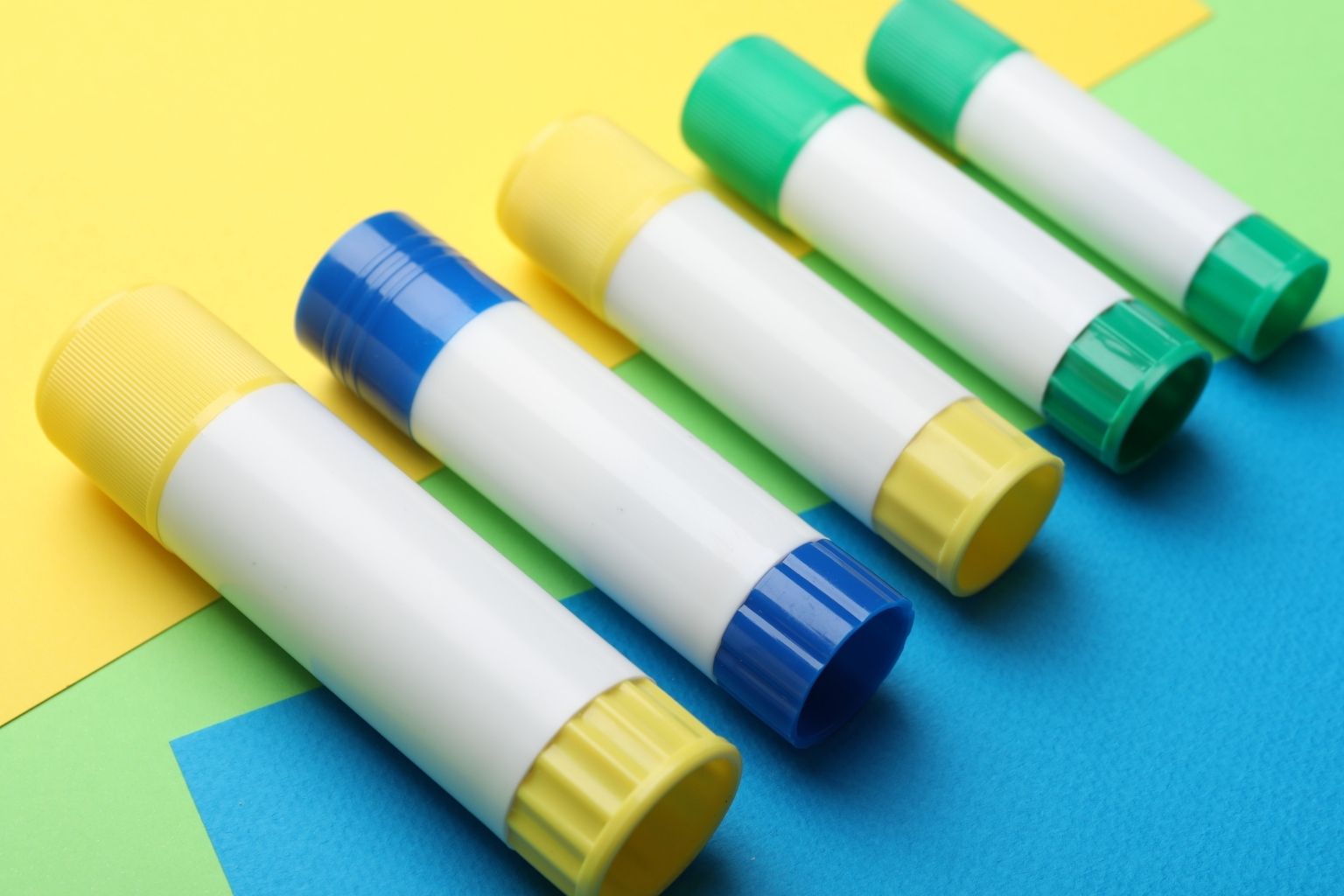 Colla a scuola e in ufficio: quando la stick è la scelta più furba