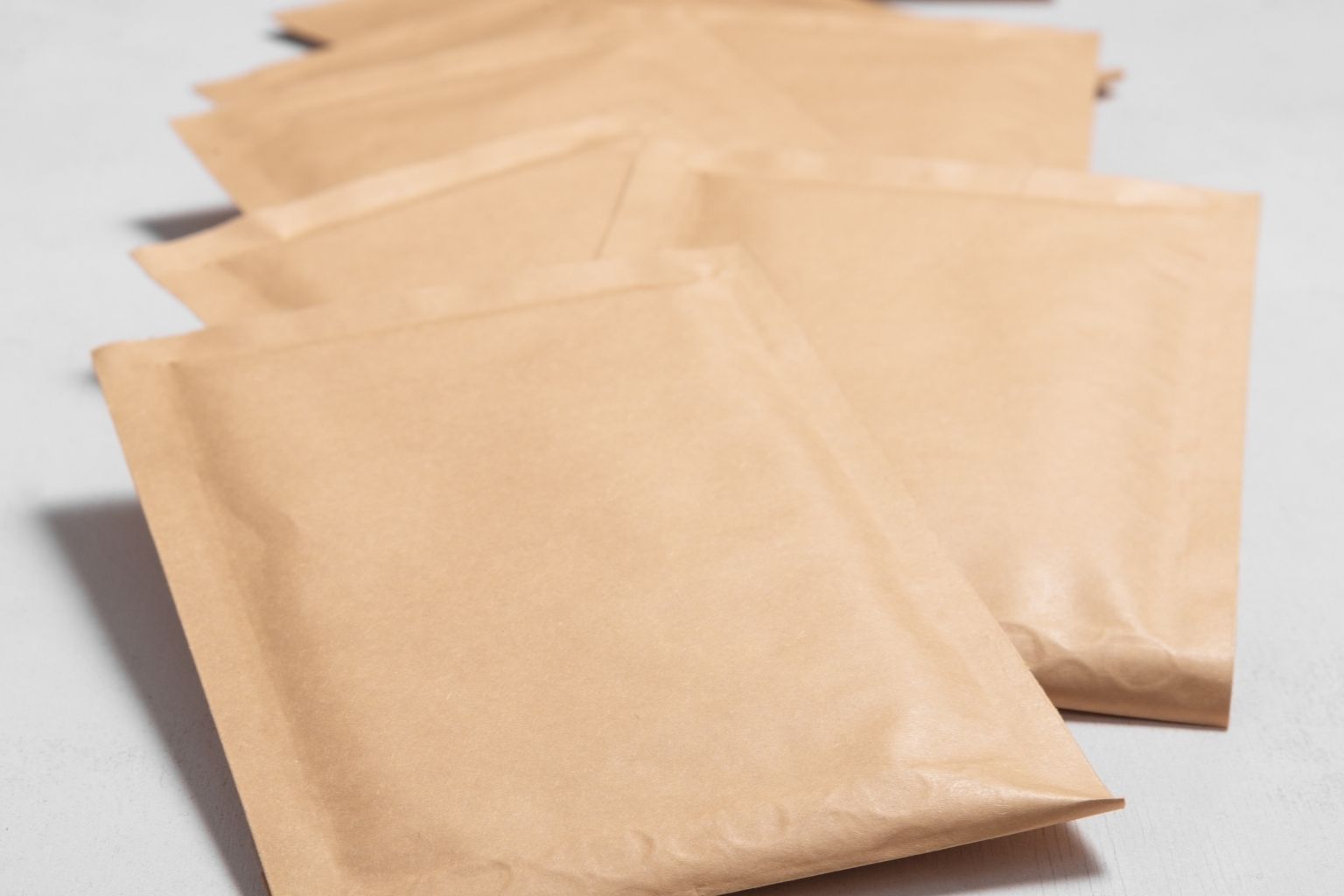 Spedire senza scatola: guida alle buste da spedizione