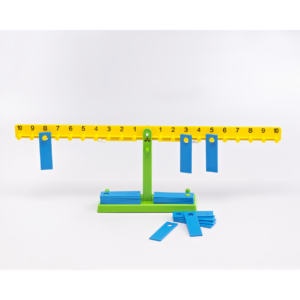 Bilancia dei numeri per bambini Commotion con 20 pesetti da 10gr ciascuno 53889